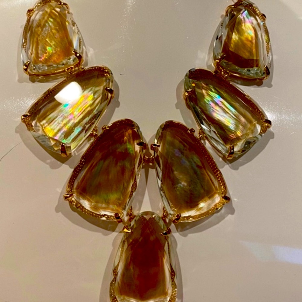 Stunning Kendra Scott MOP & eye catching